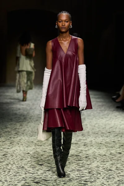 Look 15